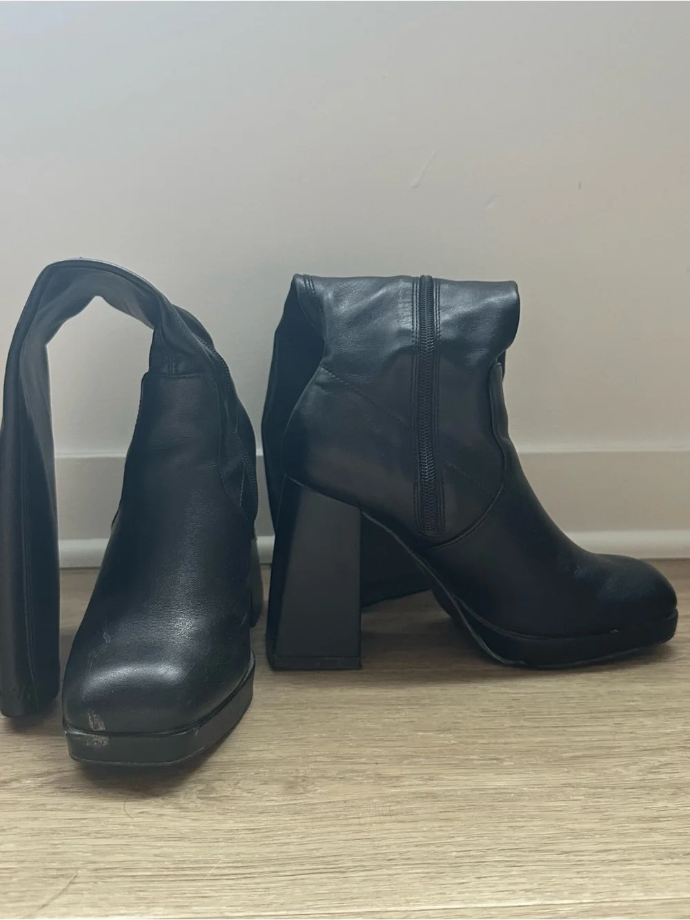 PrettyLittleThing sleek black